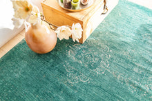 Load image into Gallery viewer, FADING WORLD COLLECTION - MEDALLION 8258 JADE