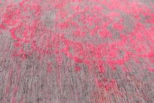 Load image into Gallery viewer, FADING WORLD COLLECTION - MEDALLION 8261 PINK FLASH
